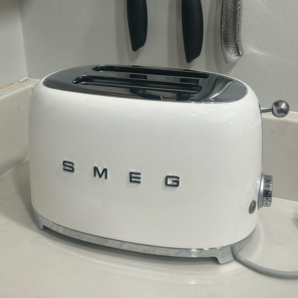 White SMEG retro style 2-piece Toaster